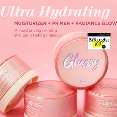 Aplicación suave del bálsamo glassy para un rostro radiante.