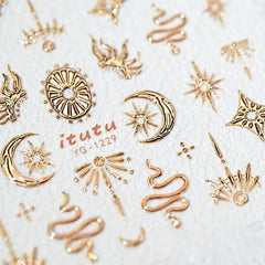 Toypoels serpiente dorada, diseño en uñas para un look audaz.