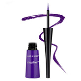 Delineador MegaLiner de wet n wild en purpura electrica, muestra color intenso para delineados nitidos