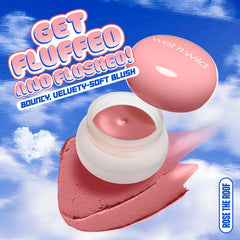 wet n wild Mother Fluffer Cloud Blush: acabado suave-difuminado para un rubor natural.