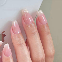 XCREANDO diseño natural y versátil en uñas postizas para cualquier outfit