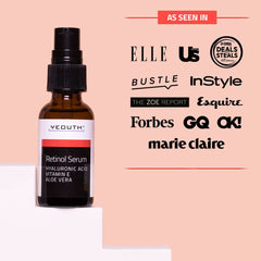YEOUTH Retinol Serum en la mano, muestra vitamina E para uso nocturno.