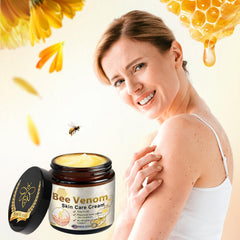 YIVANNUO crema veneno abeja aplicada en la mano, absorción rápida
