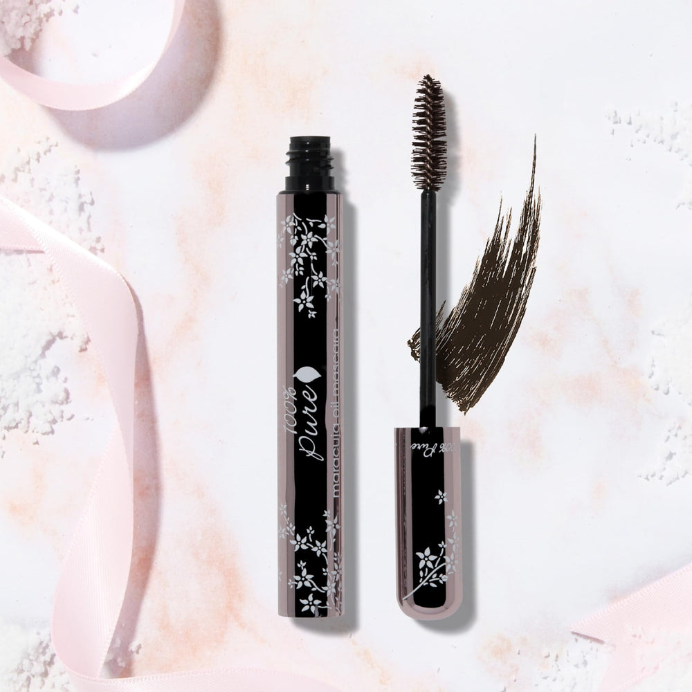 100% PURE Mascara Maracujá: café y té para mayor fijación.
