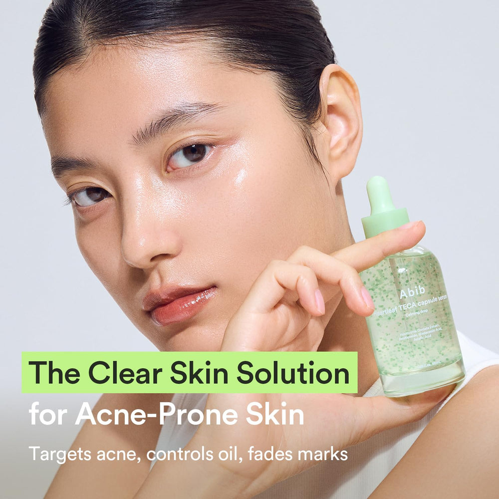 Aplicador con gotas de Abib Heartleaf TECA para hidratación.