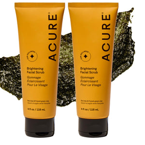 Acure Brightening Facial Scrub en botella 4 oz para uso diario suave.