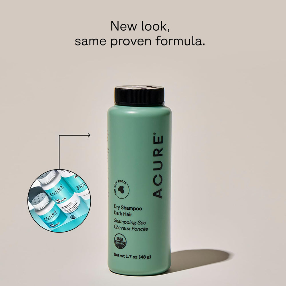 Aplicación en polvo de Acure Dry Shampoo para refrescar entre lavados.