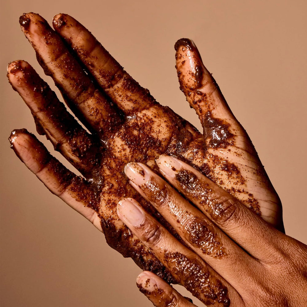 Acure exfoliante corporal en envase de seis onzas líquidas para uso diario.