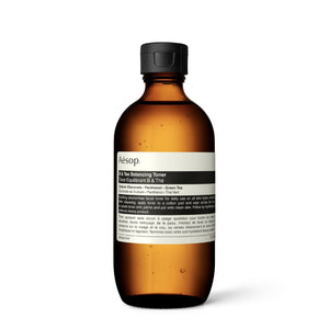 Aesop B & Tea Toner con B5, frasco vertido para refrescar la piel.