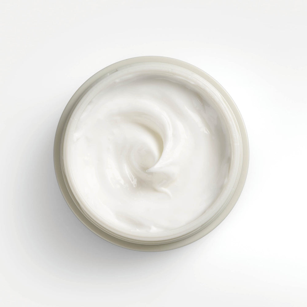 AHAVA aplicación nocturna muestra un ritual suave para hidratación nocturna.