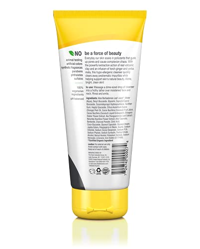 Aplicación cálida de Alba Botanica Detox en la piel.