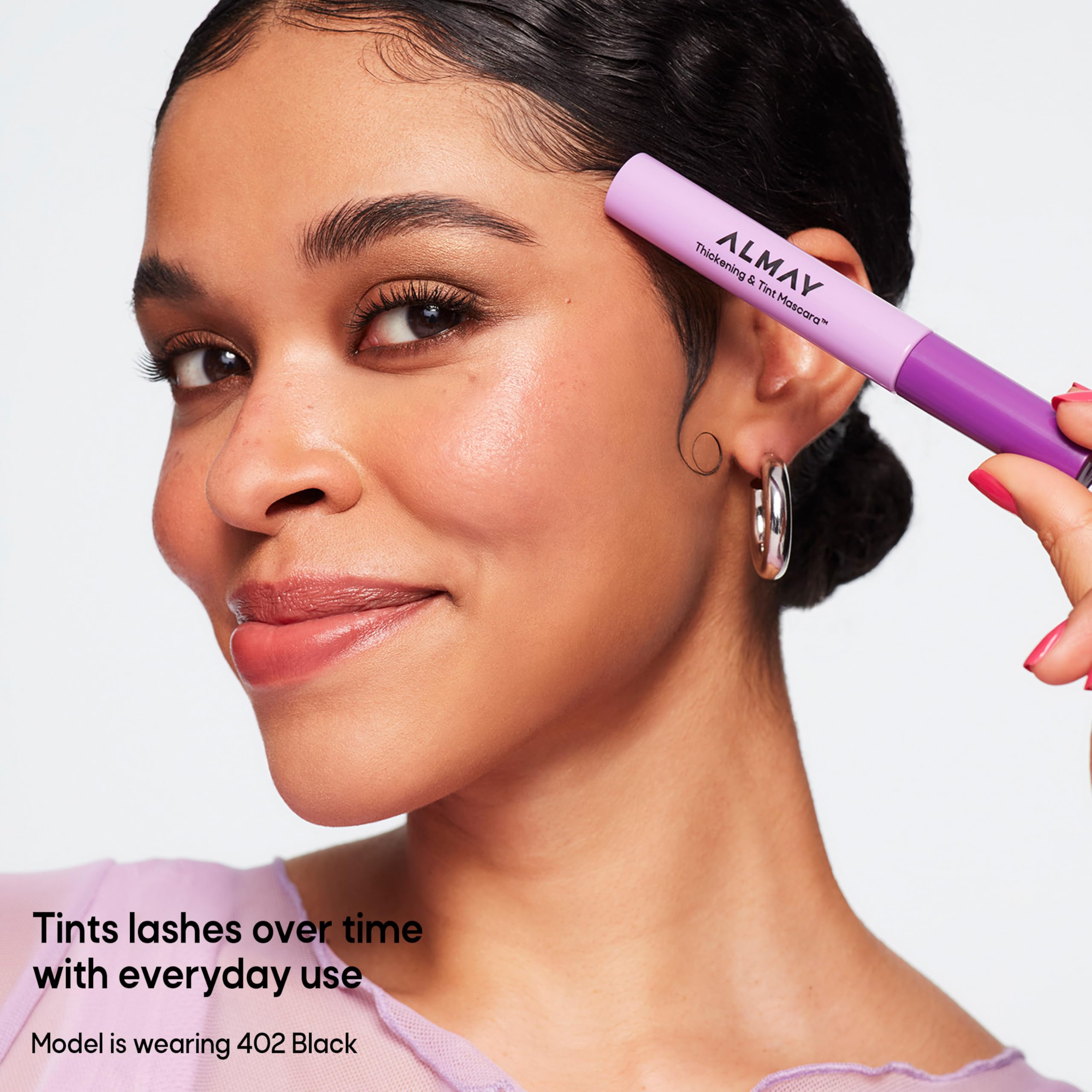 Fórmula sin fragancia de Almay Mascara Engrosamiento y Tinte para ojos sensibles.
