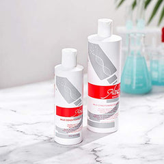 Alra Shampoo suave manos aplicando producto para brillo y manejo diario
