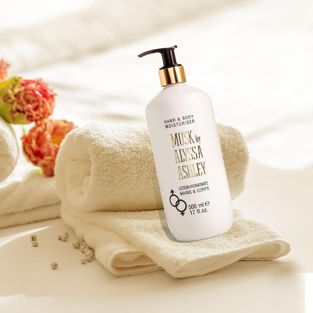 Musk H&B de Alyssa Ashley, aplicación en piel suave y fragancia envolvente.