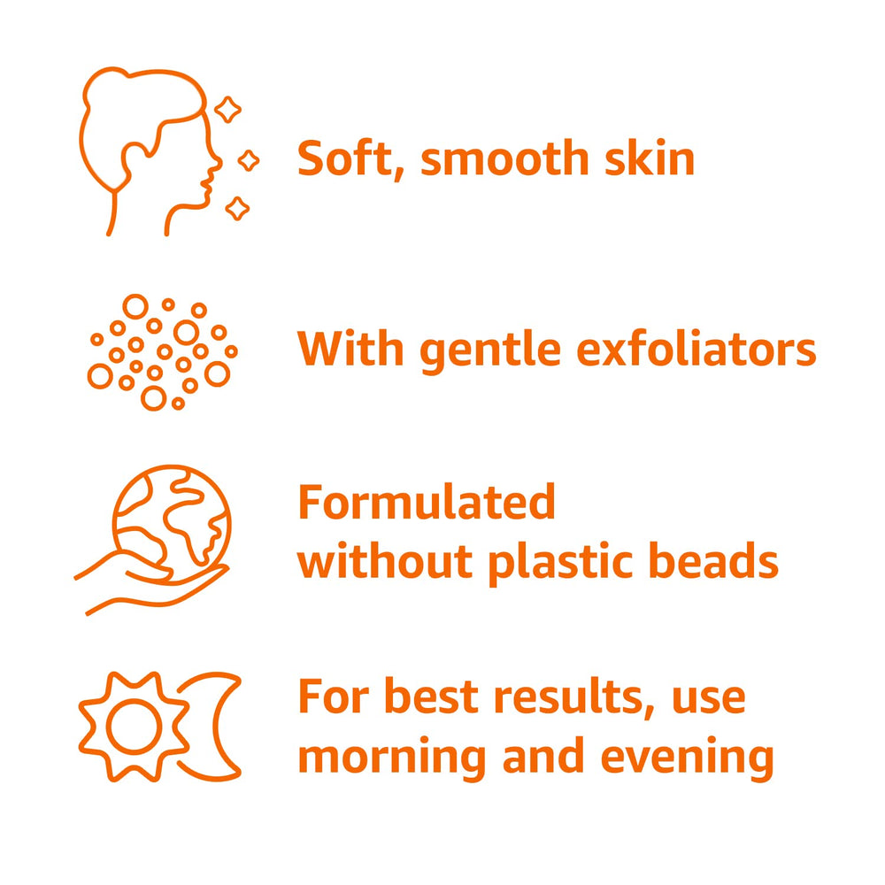 Aplicación diaria del limpiador Amazon Basics con las manos.