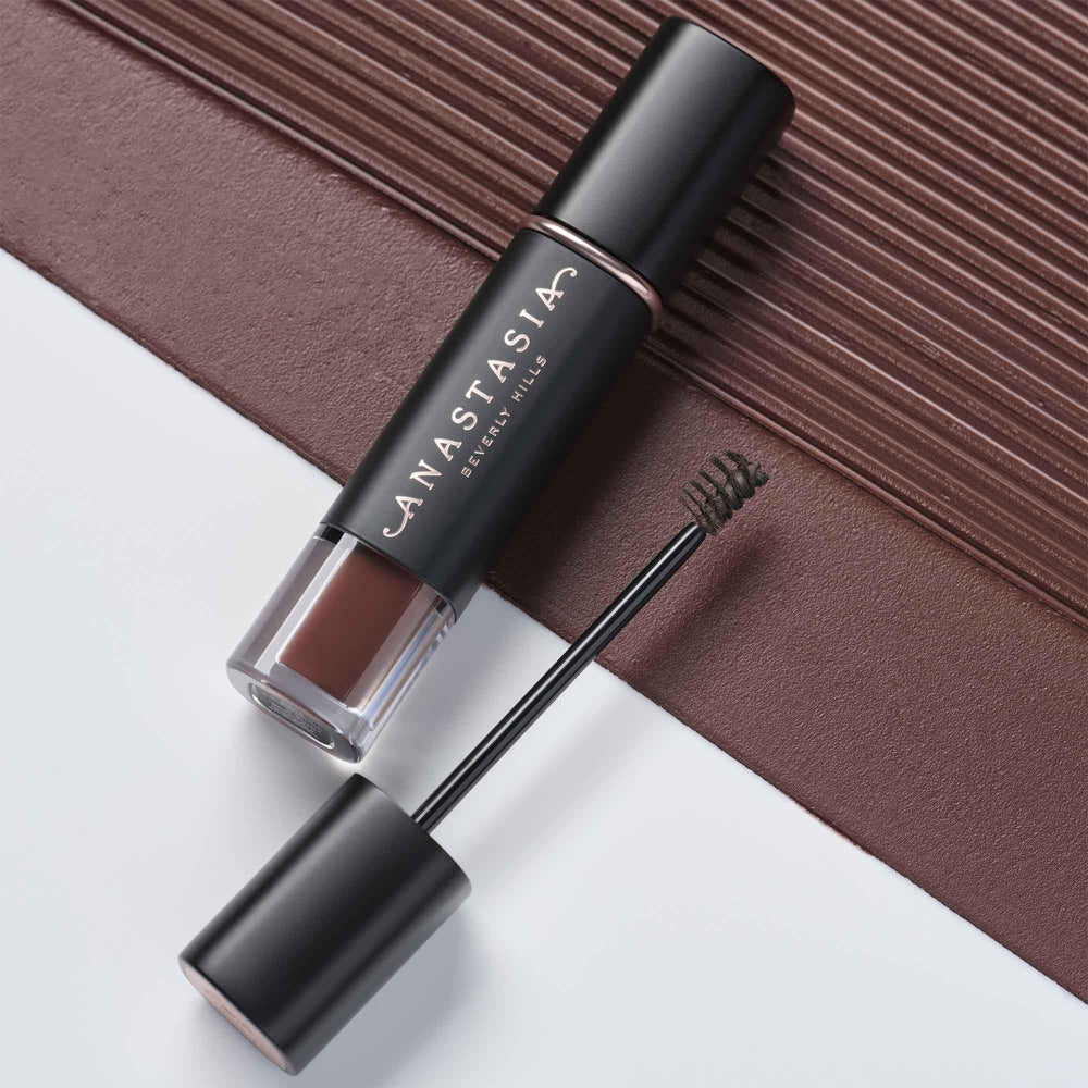 Anastasia Beverly Hills tono oscuro, ideal para retoques diarios.
