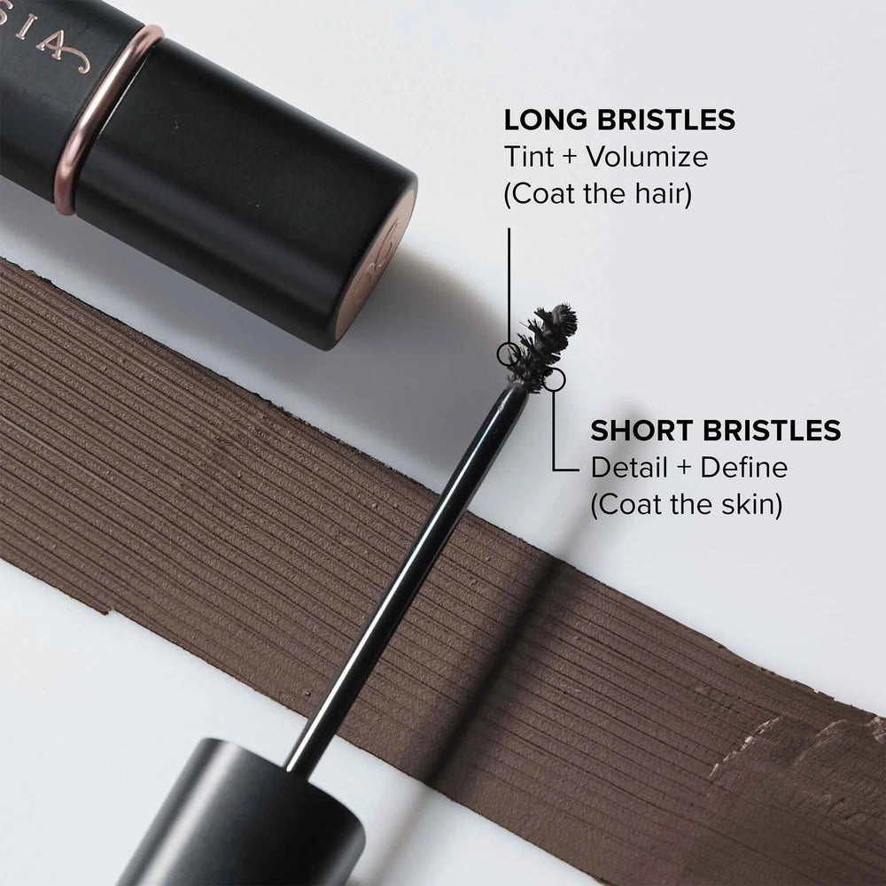 Gel tintado Anastasia Beverly Hills, primer plano del cepillo para trazos naturales.