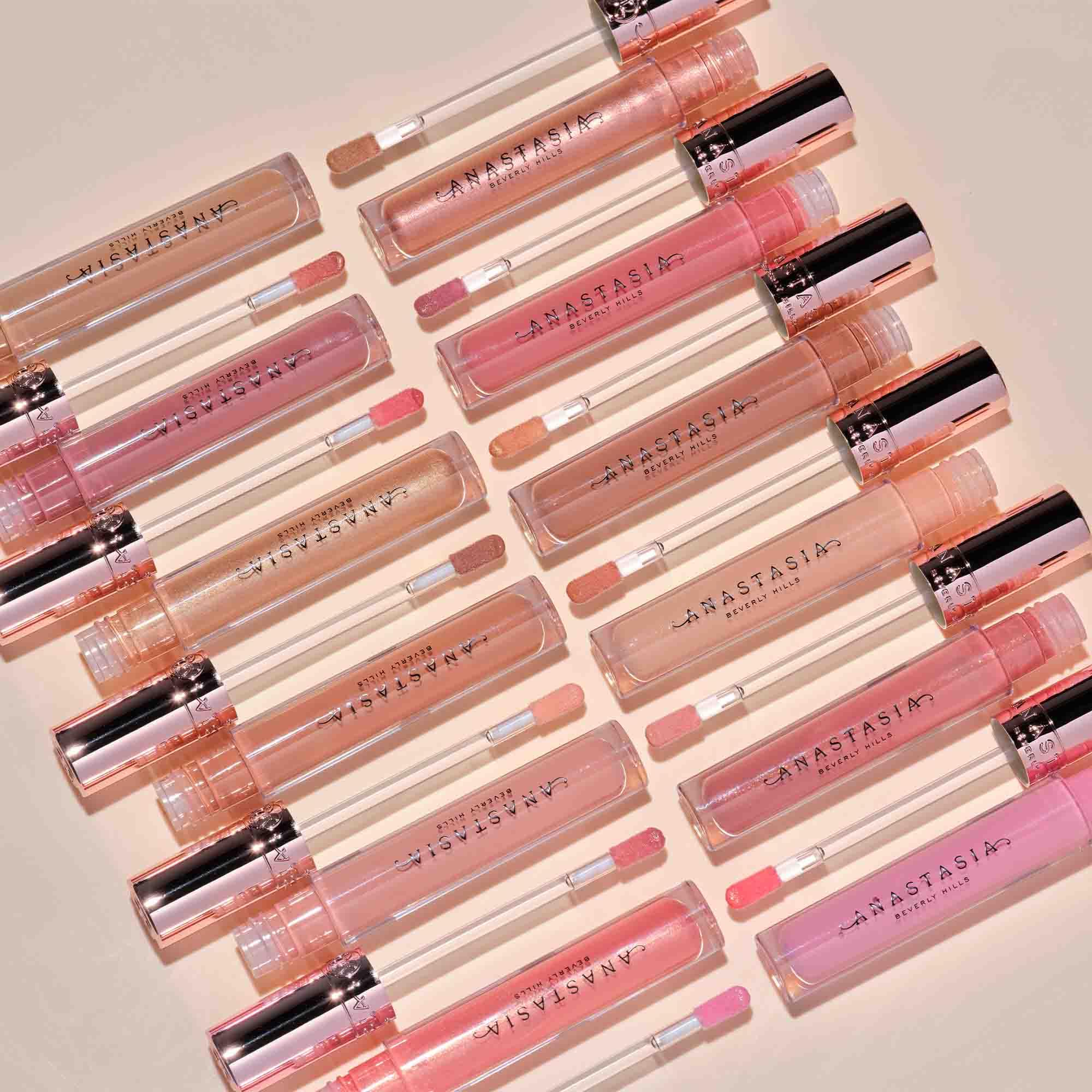 Anastasia Beverly Hills Pink Ginger ofrece acabado translúcido con reflejos suaves.