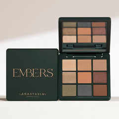Anastasia Beverly Hills Mini Paleta Sombras: paleta con tapa dura para viajes.