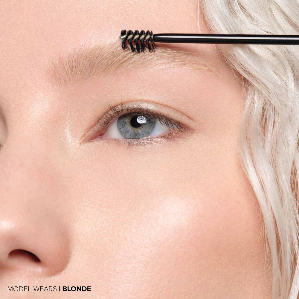 Anastasia Beverly Hills gel tinted para cejas mantiene color ligero todo el día.