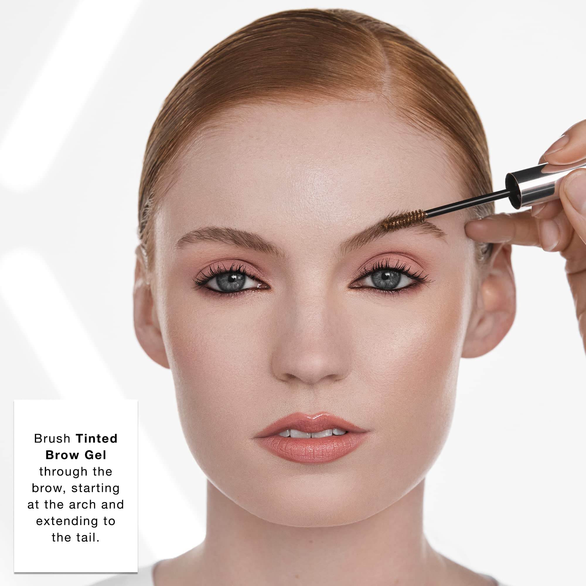Gel tintado para cejas Anastasia Beverly Hills, acabado mate que evita brillos.