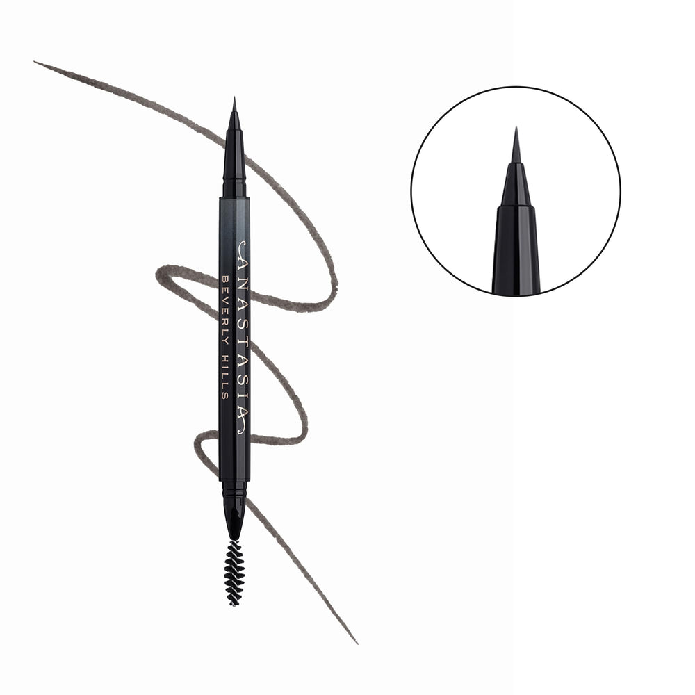 Anastasia Beverly Hills Microtrazo Ebony muestra aplicador preciso para cejas definidas.