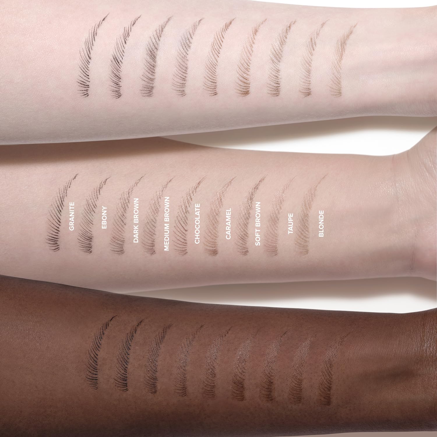 Anastasia Beverly Hills Microtrazo Ebony textura suave para rellenar y delinear con precisión.