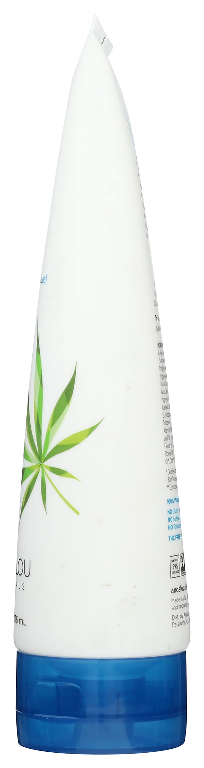 Aplicación diaria de Cannacell para piel suave y nutrida.