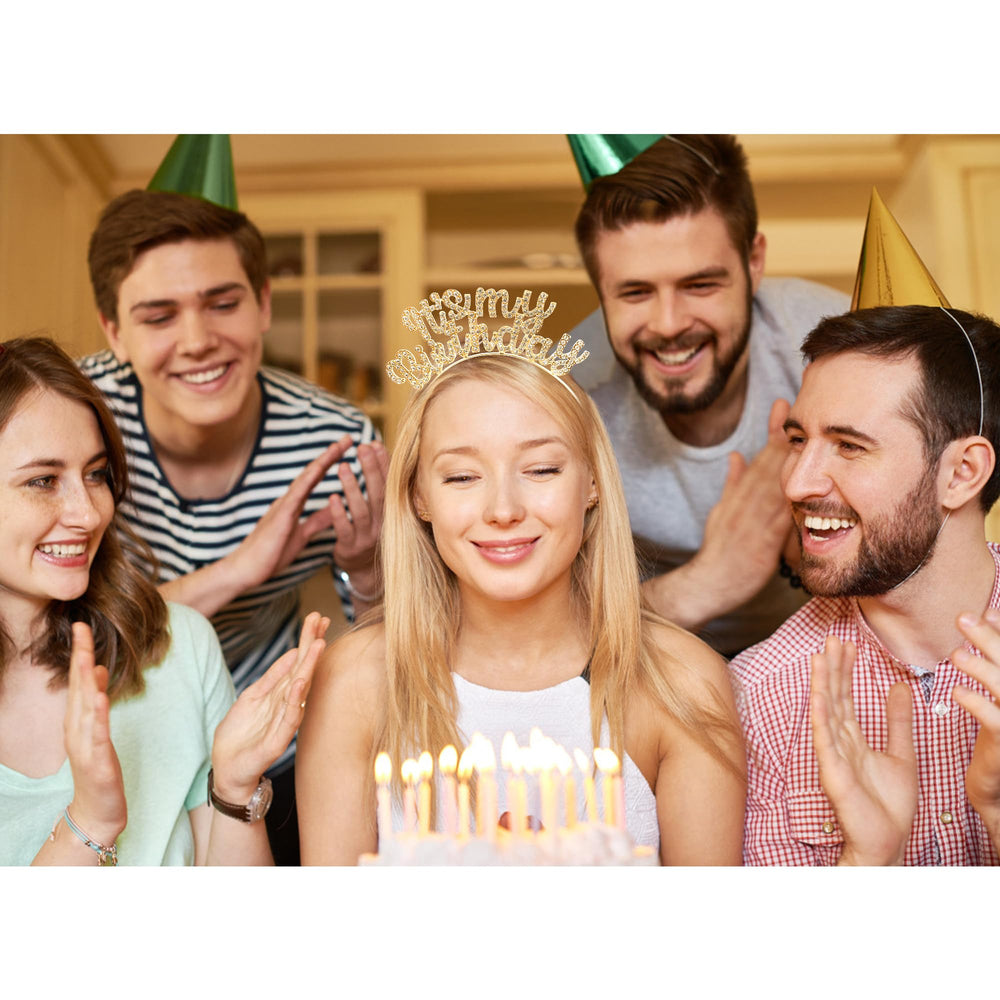 Tiara AOPRIE dorada con brillo deslumbrante ideal para celebraciones.