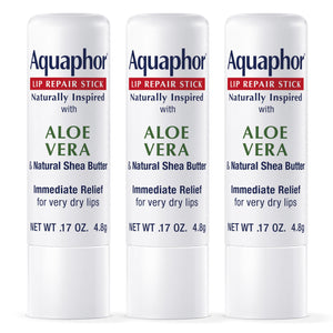 La barrita reparadora Aquaphor inspirada naturalmente con aloe vera para labios secos.
