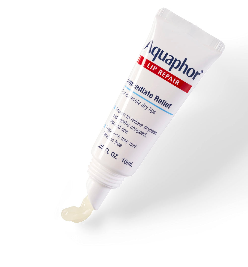 Envase compacto de Aquaphor Lip Repair, ideal para bolsillos.