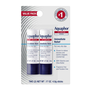 Aquaphor reparador labial en barra aplicado en labios secos para alivio inmediato.