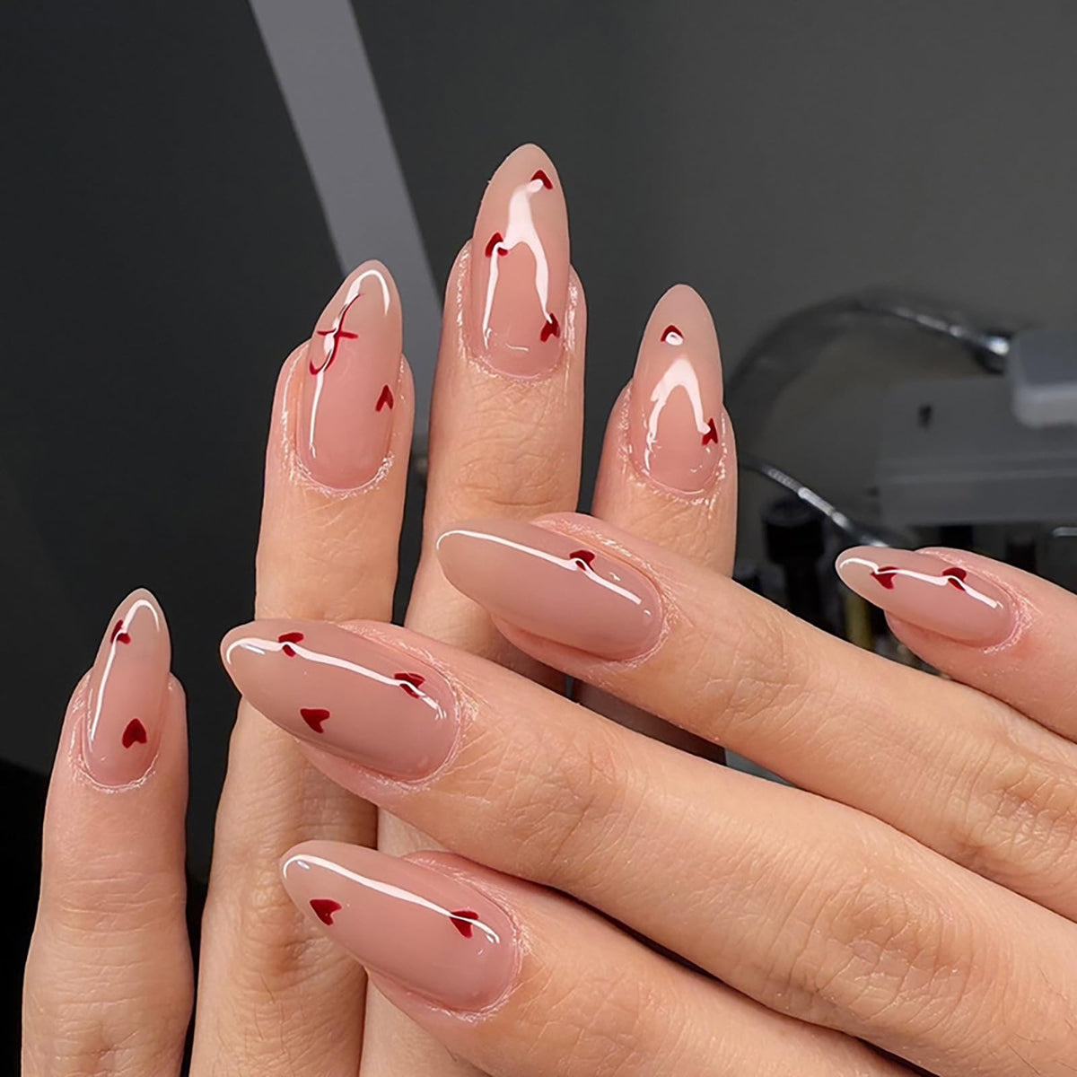 ASABITE uñas postizas con corazón, ideal para San Valentín.