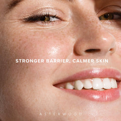 Aplicación facial con Asterwood: masaje suave para eliminar maquillaje