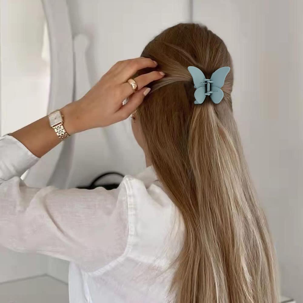 Atoden clip mariposa en cuatro colores para combinar con tu atuendo.