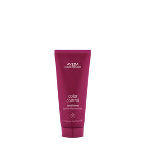 Aveda Color Control Acondicionador en botella protege el color y aporta brillo.