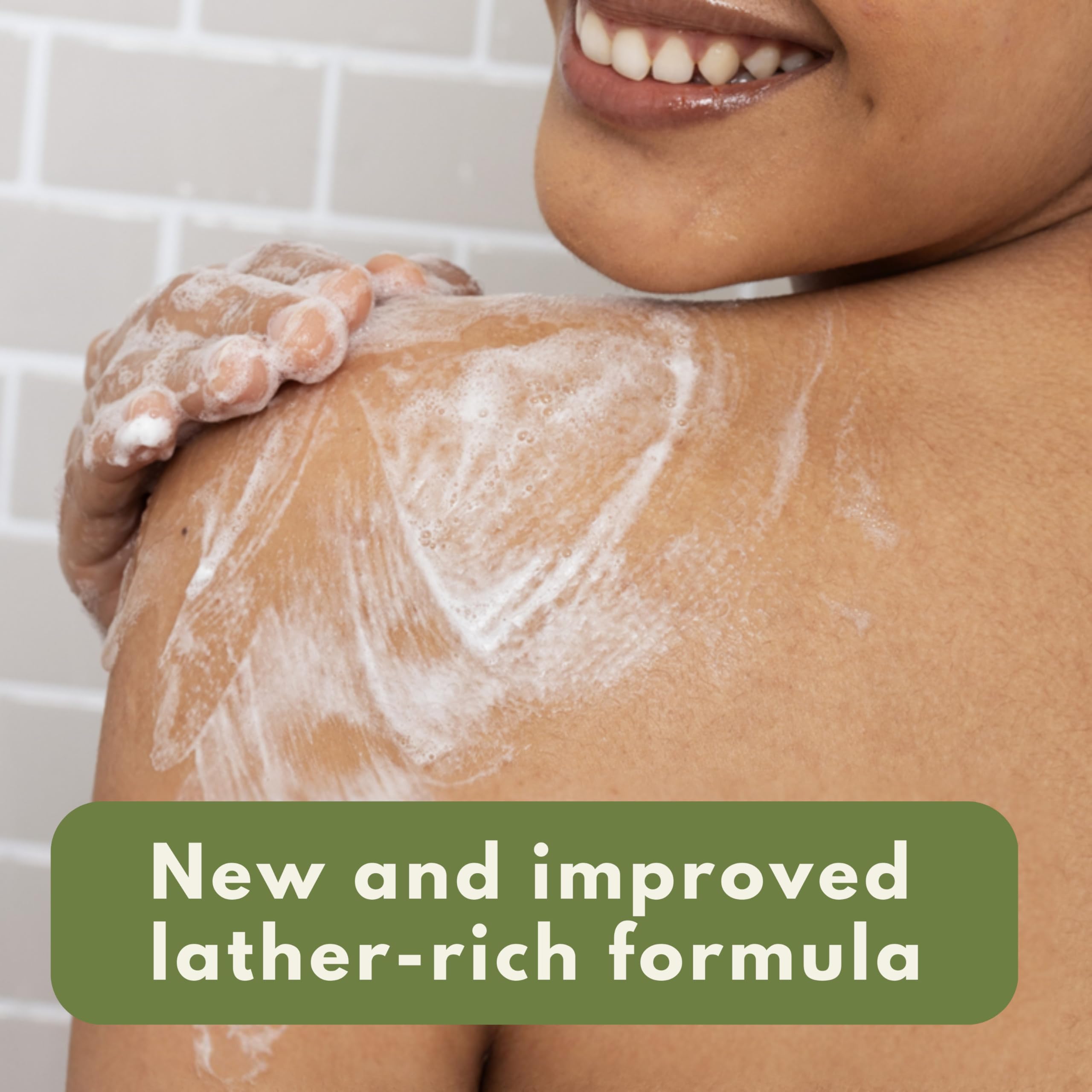 Aveeno espuma cremosa de ducha ofrece limpieza suave y agradable aroma.