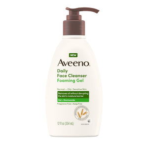 Aveeno limpia la piel con espuma suave para uso diario.