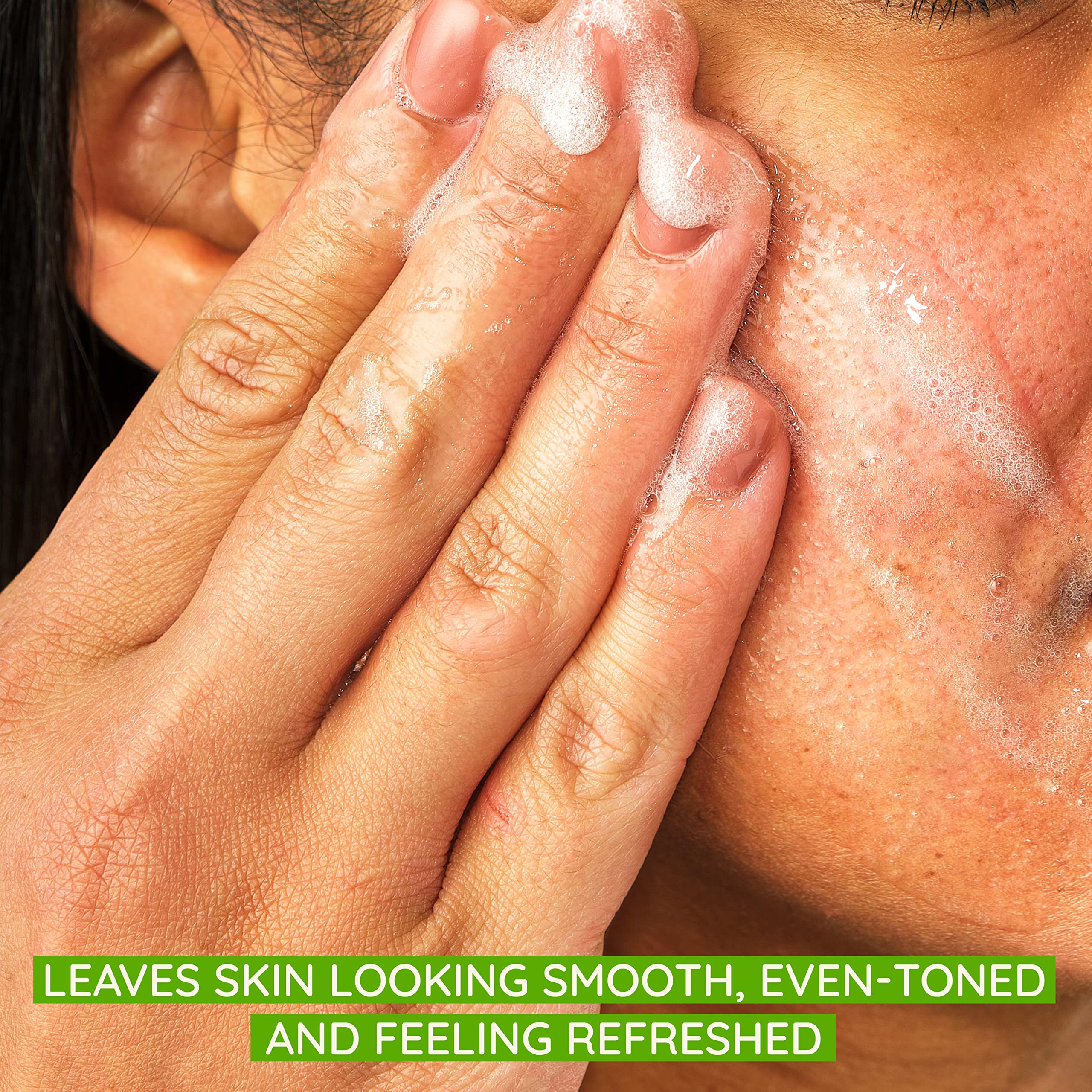 Aveeno Positively Radiant exfoliante con gránulos naturales para exfoliación suave