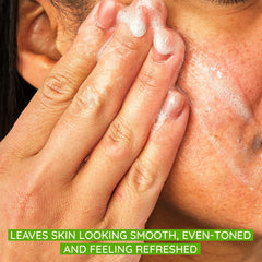 Aveeno Positively Radiant exfoliante con gránulos naturales para exfoliación suave