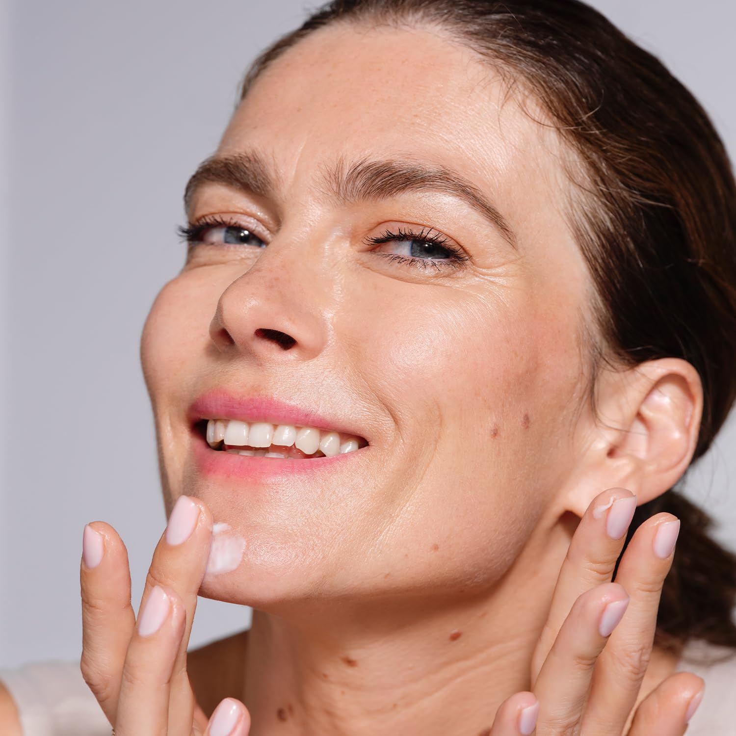 Ritual diario de cuidado facial para piel nutrida y protegida