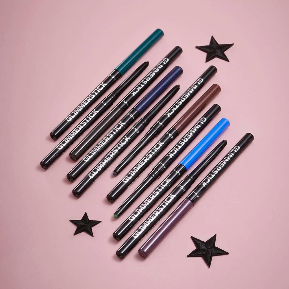 Color Cosmic Brown de Avon Glimmersticks aporta tono cálido y definición.
