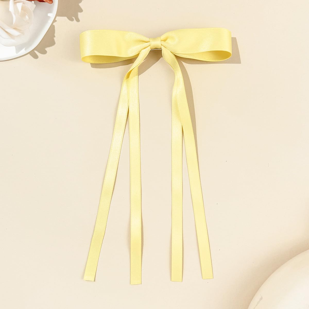 Set de cuatro lazos amarillos para ocasiones especiales.