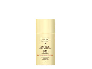 Babo Botanicals protector solar mineral ligero en envase frontal para uso diario.