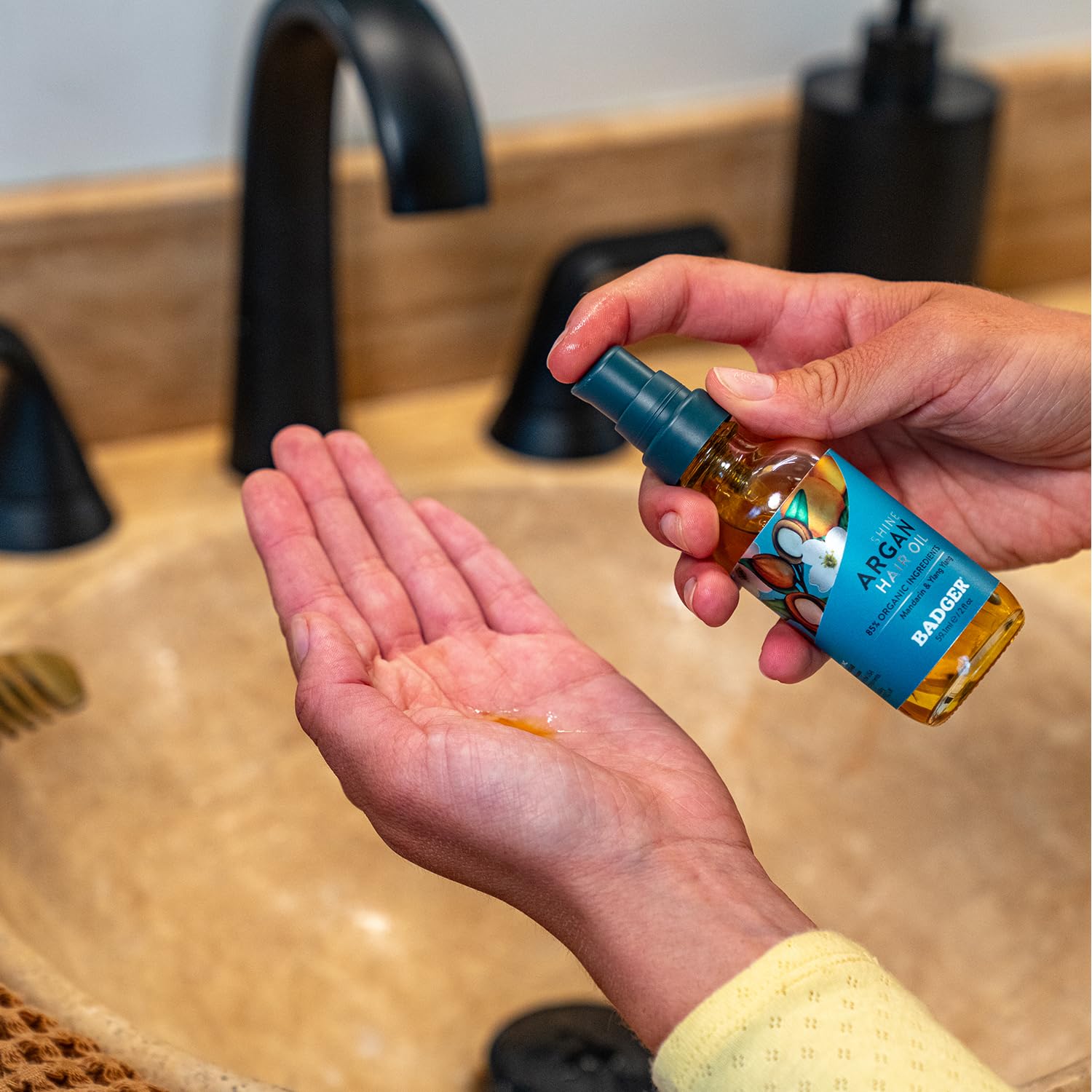 Badger Aceite de Argán, puede ayudar a cabello previamente dañado a verse más suave.