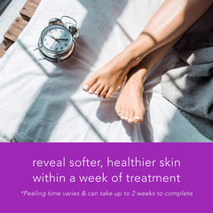 Pies secos y botitas puestas para exfoliación suave con Barefoot Scientist Reboot.