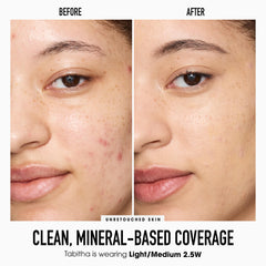 Aplicador de BareMinerals muestra precisión para cubrir ojeras.