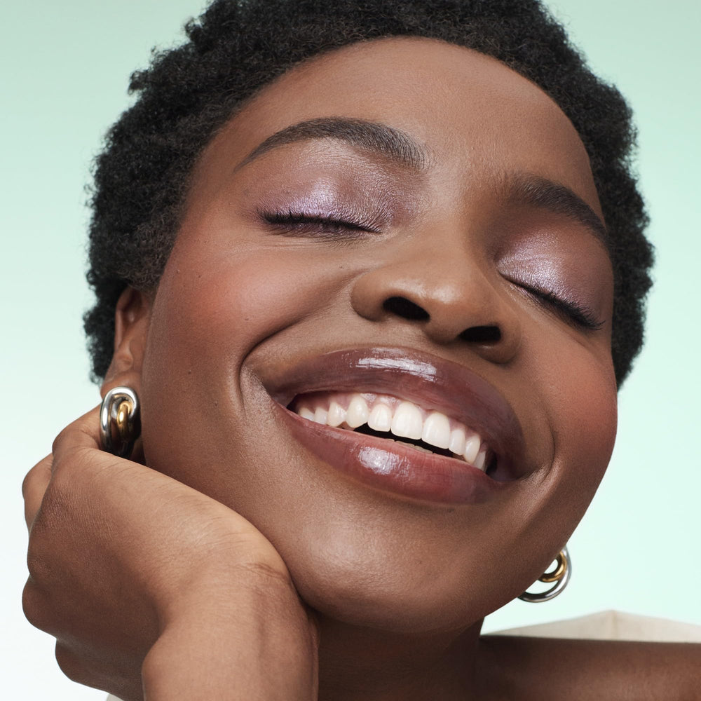 bareMinerals Mineralist brillo labial Serenity, cuidado suave para labios durante el día.