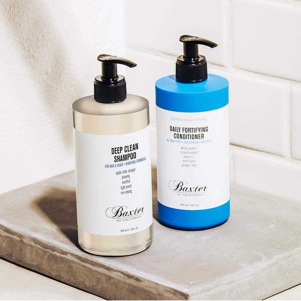 Espuma suave del champú Deep Clean de Baxter of California para limpieza diaria