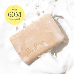 Beekman 1802 Jabón Leche de Cabra triple molido genera espuma duradera.